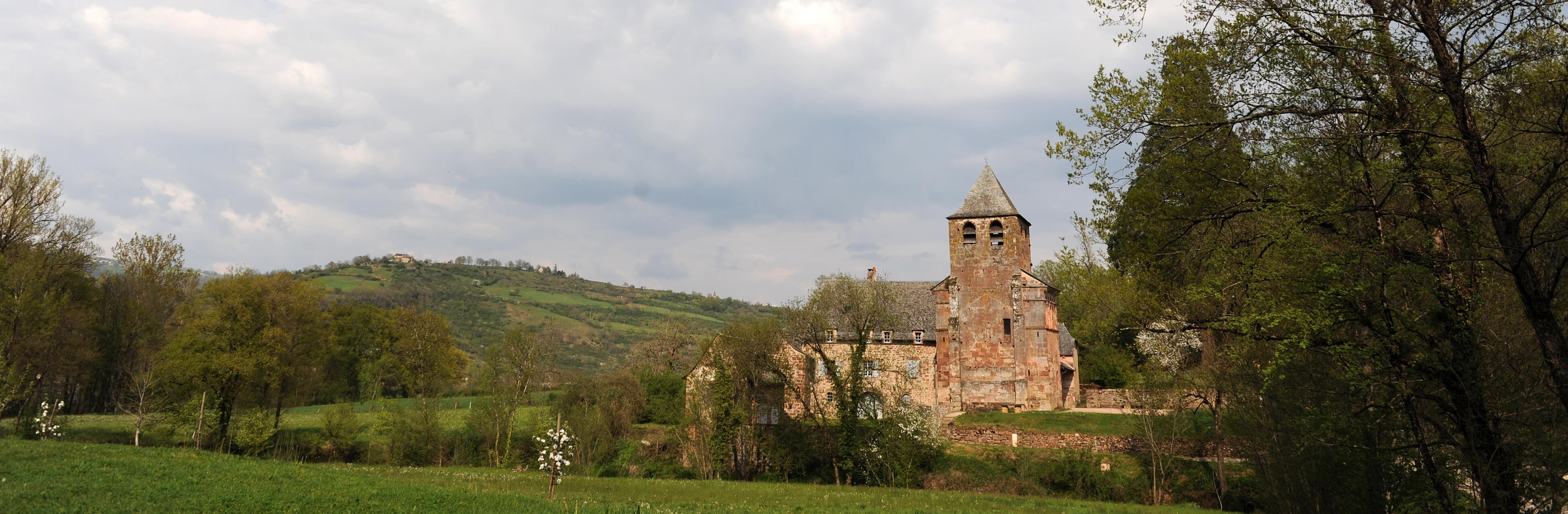 Sentier entre Saint-Côme-d'Olt et Estaing©ACIR / JJ Gelbart